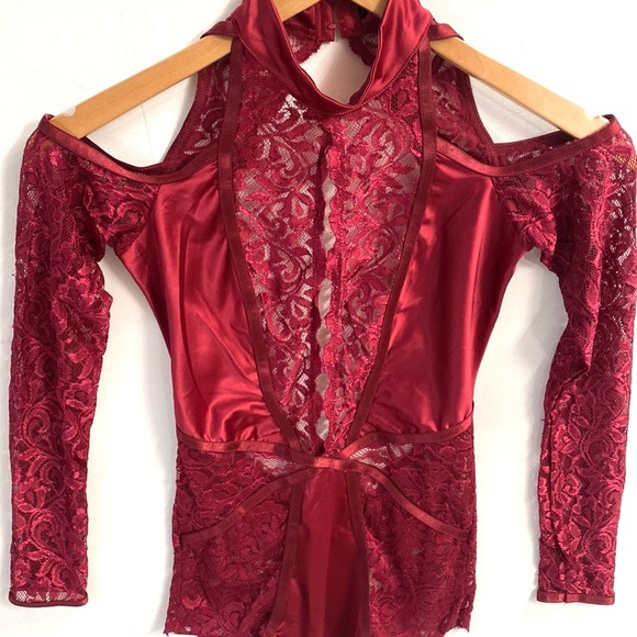 (A9) NEW Frederick’s of Hollywood lace bodysuit in burgundy, Size Small, NWOT - Picture 2 of 9